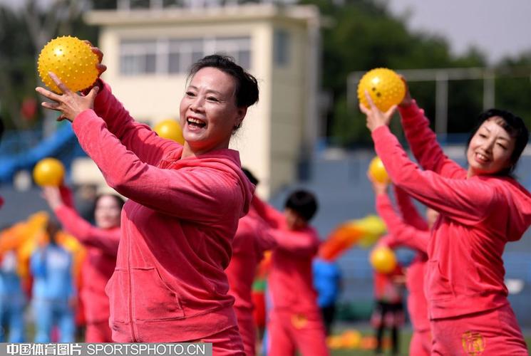 都向我们昭 都向我们昭