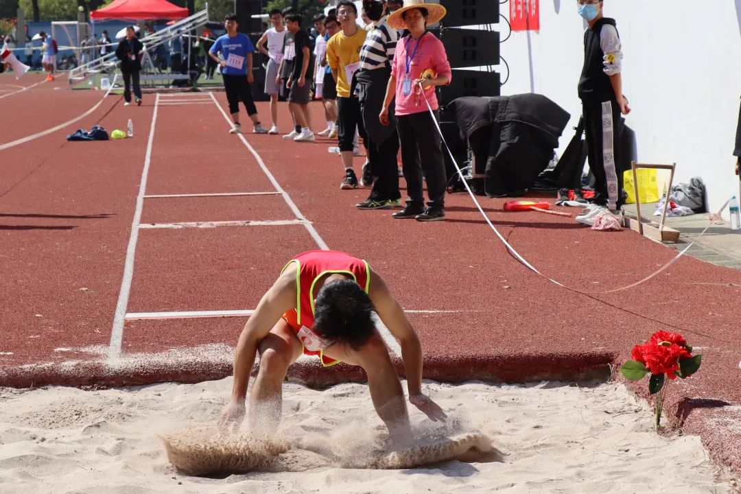 无论我在场 无论我在场